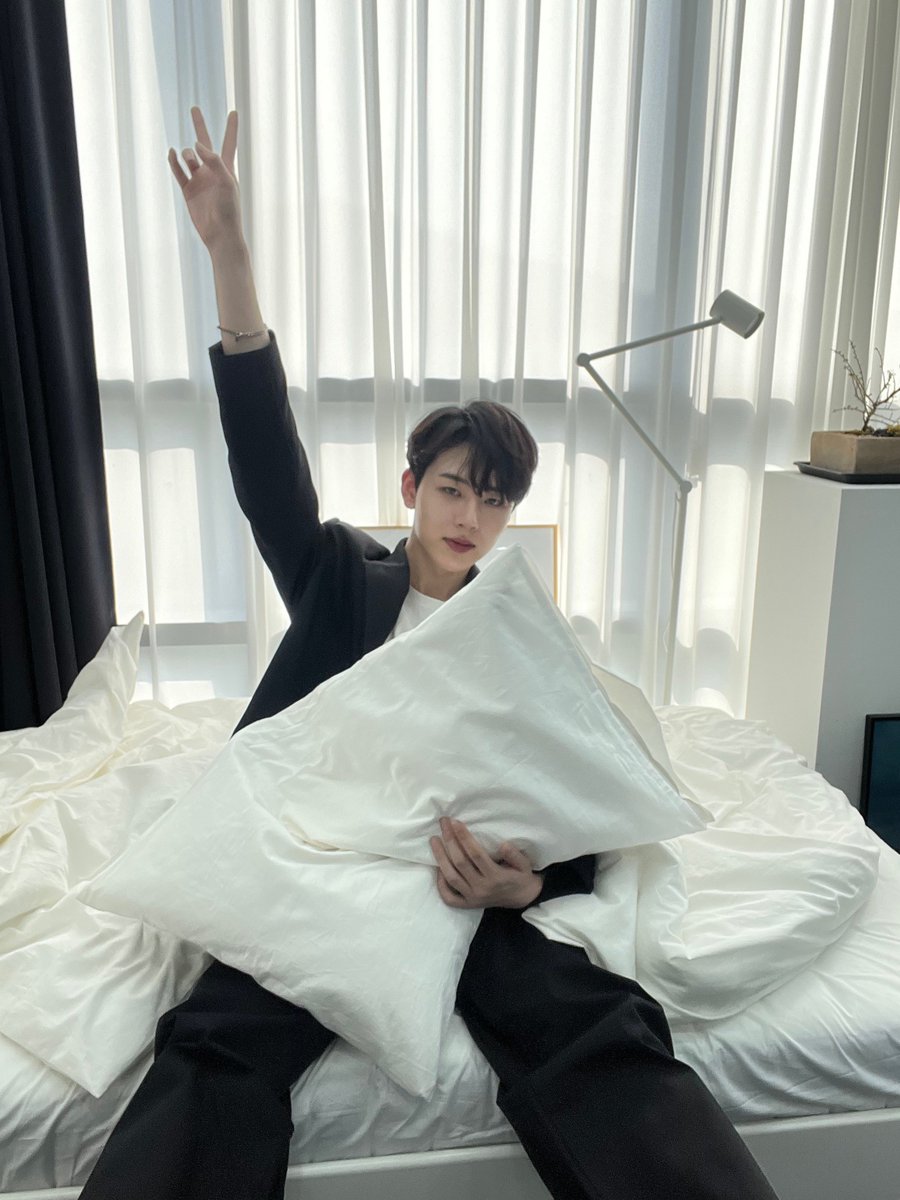 Team_Junghyun's tweet photo. 안녕하세요! 팀정현입니다😊

정현 특유의 귀엽고 엉뚱한 매력으로 가득찼던 현장학습은 에피소드 10을 끝으로 일단락되었습니다.

그동안 매주 정현과 현장학습🧳을 함께 떠나주신
버밍 여러분께 깊은 감사를 드리며 앞으로도 계속될 정현의 여정도 따뜻하게 지켜봐주세요!🙌🙌 https://t.co/ydB6cG2L4L