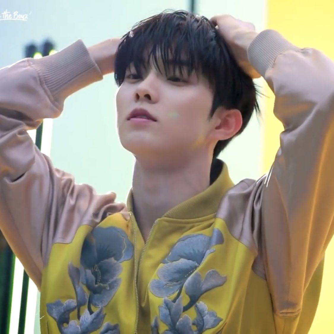 totheboyzilove's tweet photo. เชื่อแระว่าปีเสือ สายตาพี่คิวคือเหมือนจะตะครุบเหยื่อจิง 😭🫵🏻 ใจเย็นหน่อยคุน https://t.co/8s3ThOxaS6