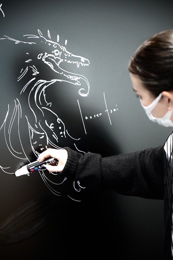 HIDEO_KOJIMA_EN's tweet photo. She drew and signed on the board. https://t.co/hZEywq24JI