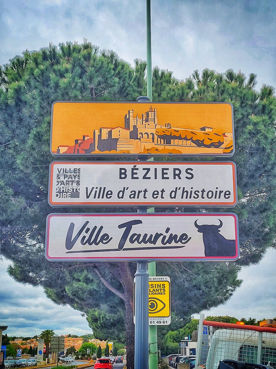 VilleDeBeziers's tweet photo. Nous affirmons notre identité : pose de sept panneaux " Ville Taurine" à l'entrée de #Béziers. https://t.co/7daYMMC1t4