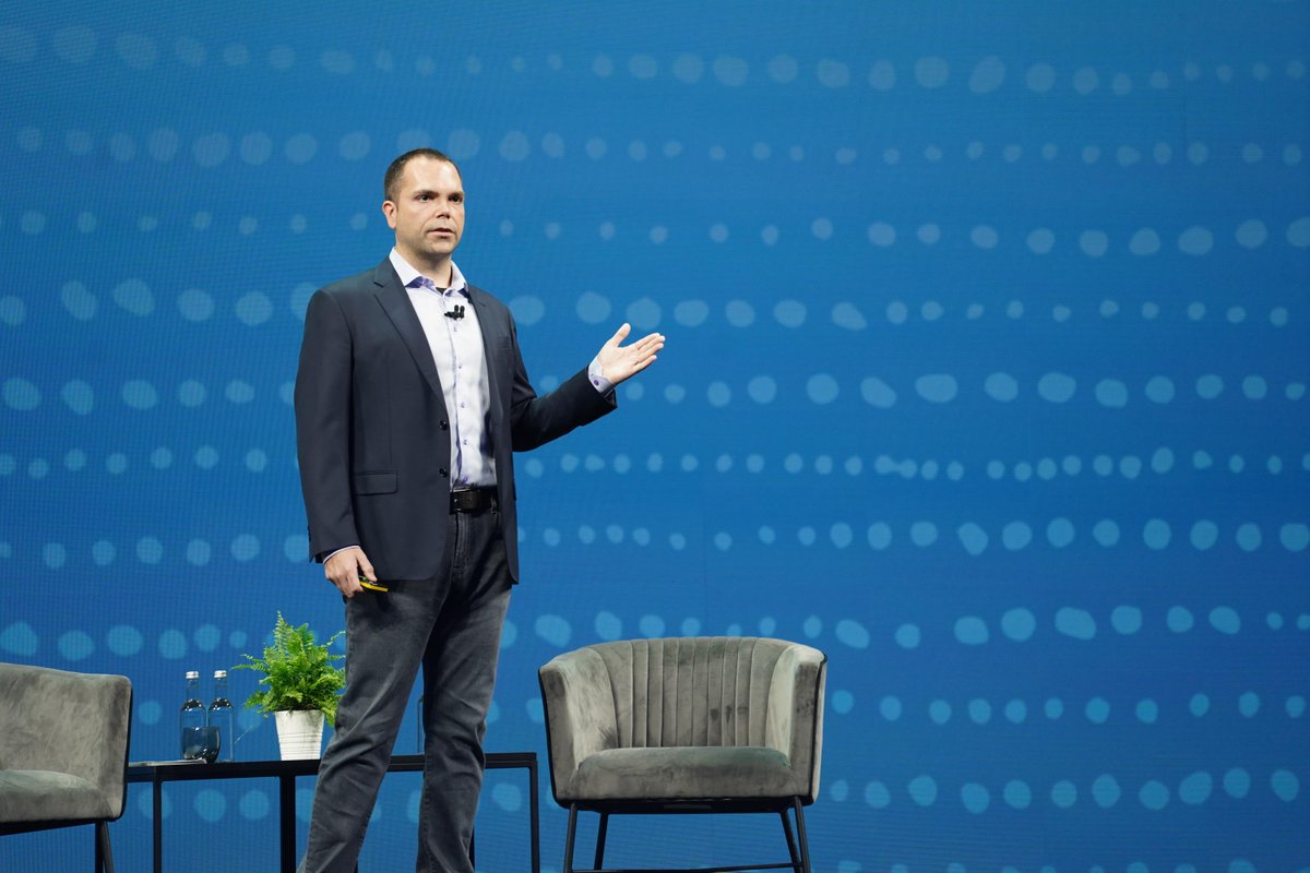 ☁️ Distributed #cloud
☁️ Dedicated regions that offer full cloud services
☁️ Sovereign regions to enhance data security
 
Clay Magouyrk shares a few of the #OCI advancements which can make business easier for you: social.ora.cl/6014OrNwE #OCW