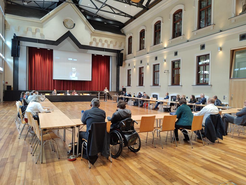 ThomasBignal's tweet photo. Very happy to be in Gleisdorf, Austria, to explore how to improve #publicprocurement to boost employment of persons w. disabilities. EU directive has lots of options, but poorly taken up. Much more than just reserved markets for sheltered workshops. #CORESP https://t.co/fJPTY79pWS