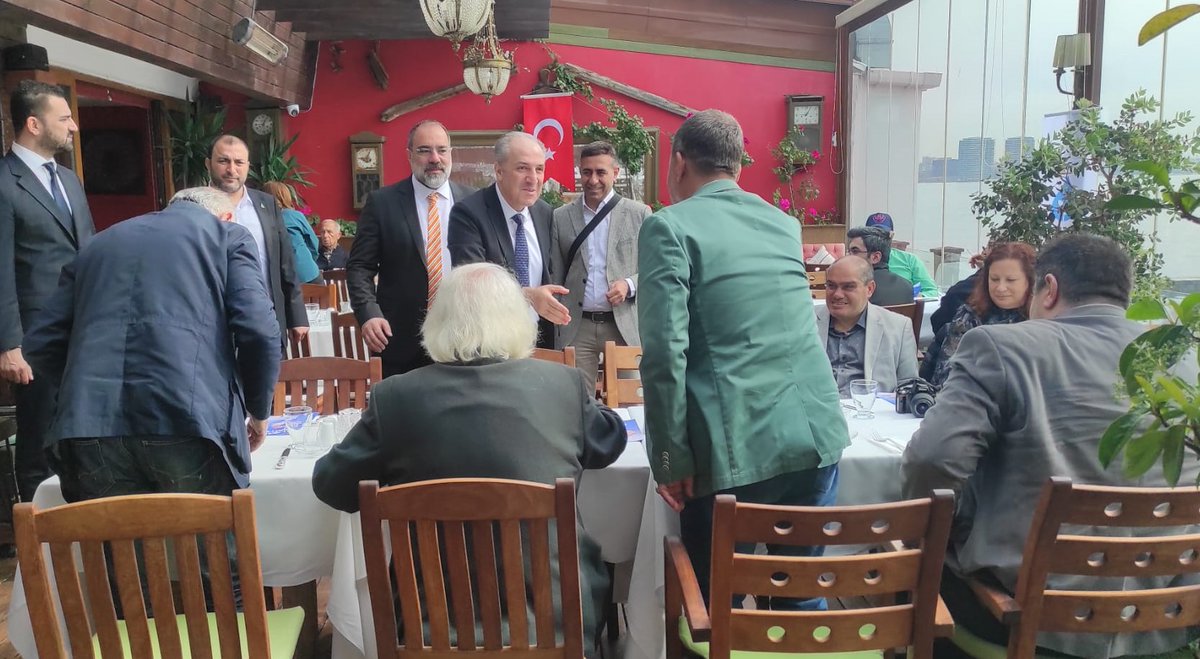 myeneroglu's tweet photo. Bugün yoğun ve güzel bir programla #Bakırköy’deyiz.

Güne İstanbul’un nadide spor kulüplerinden Yeşilyurt Spor Kulübü tesislerinde, @bkrdeva İlçe Teşkilatımızın düzenlediği kahvaltı programında yerel gazeteciler ve muhtarlarla buluşup, ülke ve seçim gündemi hakkında görüş alışverişinde bulunarak başladık. 

Bu güzel organizasyon için İlçe Başkanımız @gkhan_yilmazer Bey'e, teşkilatımıza ve tüm misafirlerimize teşekkür ediyorum.