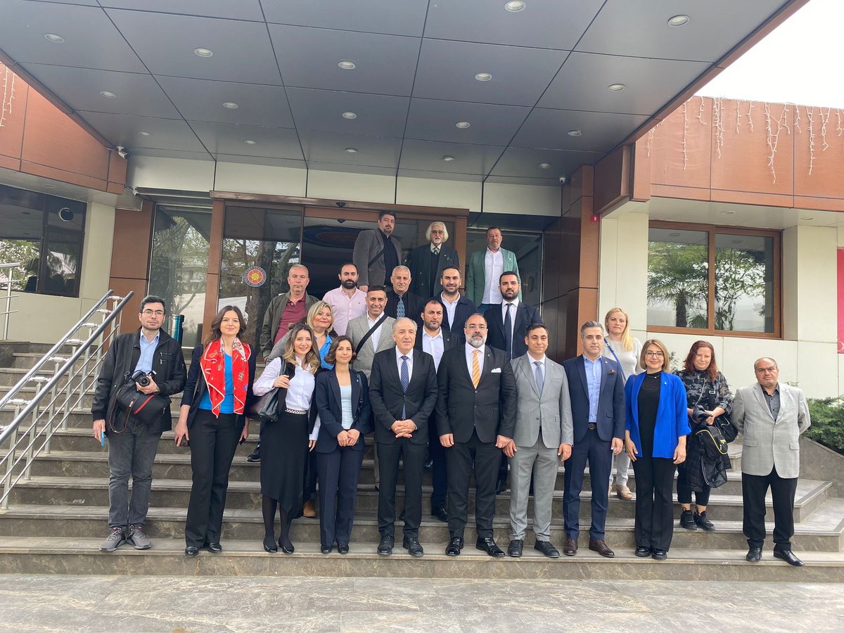 myeneroglu's tweet photo. Bugün yoğun ve güzel bir programla #Bakırköy’deyiz.

Güne İstanbul’un nadide spor kulüplerinden Yeşilyurt Spor Kulübü tesislerinde, @bkrdeva İlçe Teşkilatımızın düzenlediği kahvaltı programında yerel gazeteciler ve muhtarlarla buluşup, ülke ve seçim gündemi hakkında görüş alışverişinde bulunarak başladık. 

Bu güzel organizasyon için İlçe Başkanımız @gkhan_yilmazer Bey'e, teşkilatımıza ve tüm misafirlerimize teşekkür ediyorum.