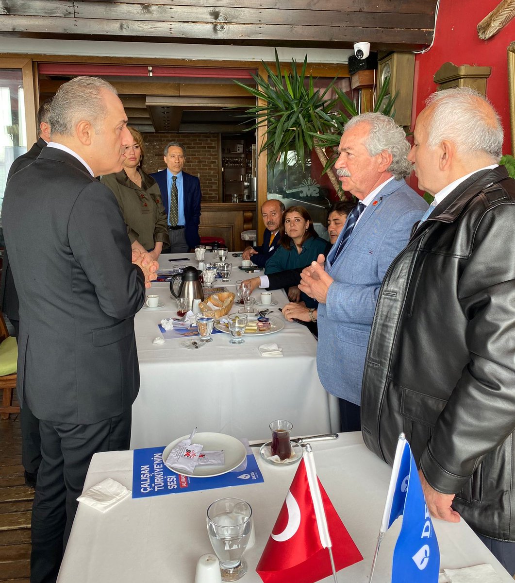 Bugün yoğun ve güzel bir programla #Bakırköy’deyiz.

Güne İstanbul’un nadide spor kulüplerinden Yeşilyurt Spor Kulübü tesislerinde, <a href="/bkrdeva/">Deva Partisi Bakırköy İlçe Başkanlığı</a> İlçe Teşkilatımızın düzenlediği kahvaltı programında yerel gazeteciler ve muhtarlarla buluşup, ülke ve seçim gündemi hakkında görüş