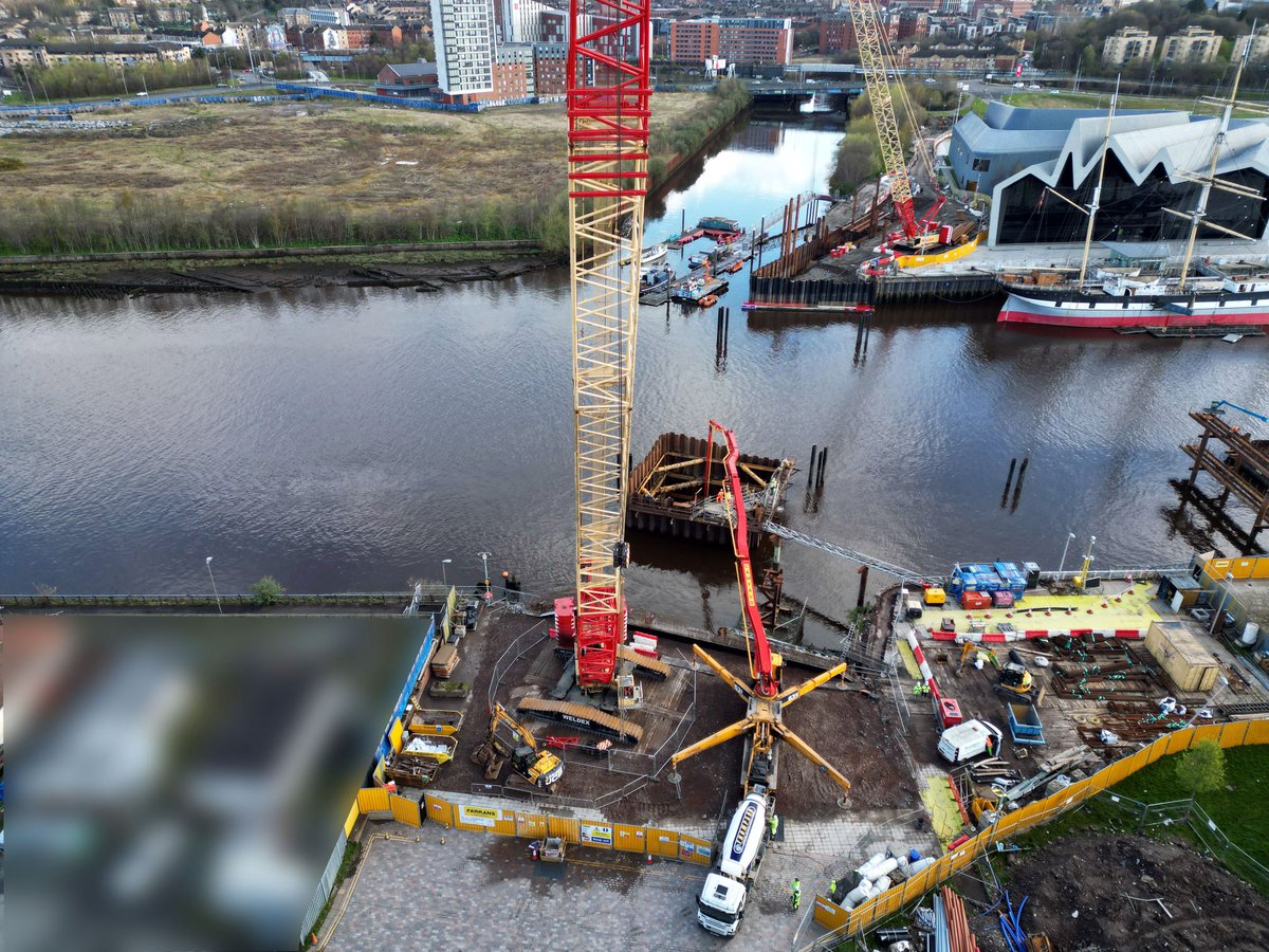 GlasgowCC's tweet photo. Another step on the way for the @GlasgowCityRgn #GovanPartickBridge as infilling of a cofferdam takes place, a key stage which will allow the construction of the south pier, the area on which the Bridge will pivot when complete.
More info π https://t.co/uJvjlFBt6o https://t.co/39thT13ODr