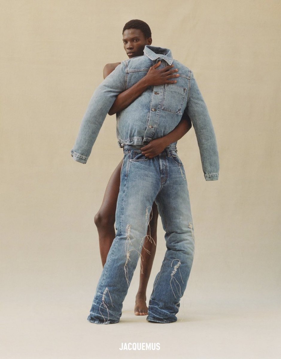 StreetFashion01's tweet photo. Jacquemus “Sculptures” SS23 Campaign!🖤 https://t.co/OdIj377WSO