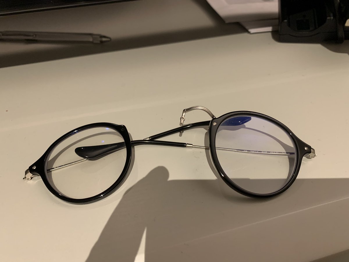 itsmesoniajs's tweet photo. I received a pair of dodgy raybans from @FeelGoodContact - within a week they fall apart. Paid nearly full price and this is the response I get in 2024 wear and tear? I’d be interested to know what is covered if it falls apart within a week- shocking customer service https://t.co/KN9dg7Wizm