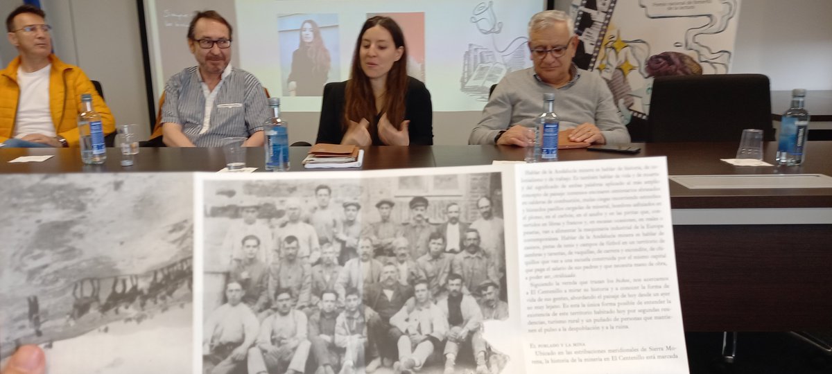 FundacionLito's tweet photo. Los trabajadores de @PlasticOmnium descubren #ElCentenillo, sus paisajes y sus particulares habitantes de la mano de @SusoMourelo y @#LauraCVela @Comisura_ed que bajo su mirada poética revelan una realidad mágica que inunda todo el #fotolibro Siempre van solos, los bichos 🪲🐞 https://t.co/kYe4Ag5ncv