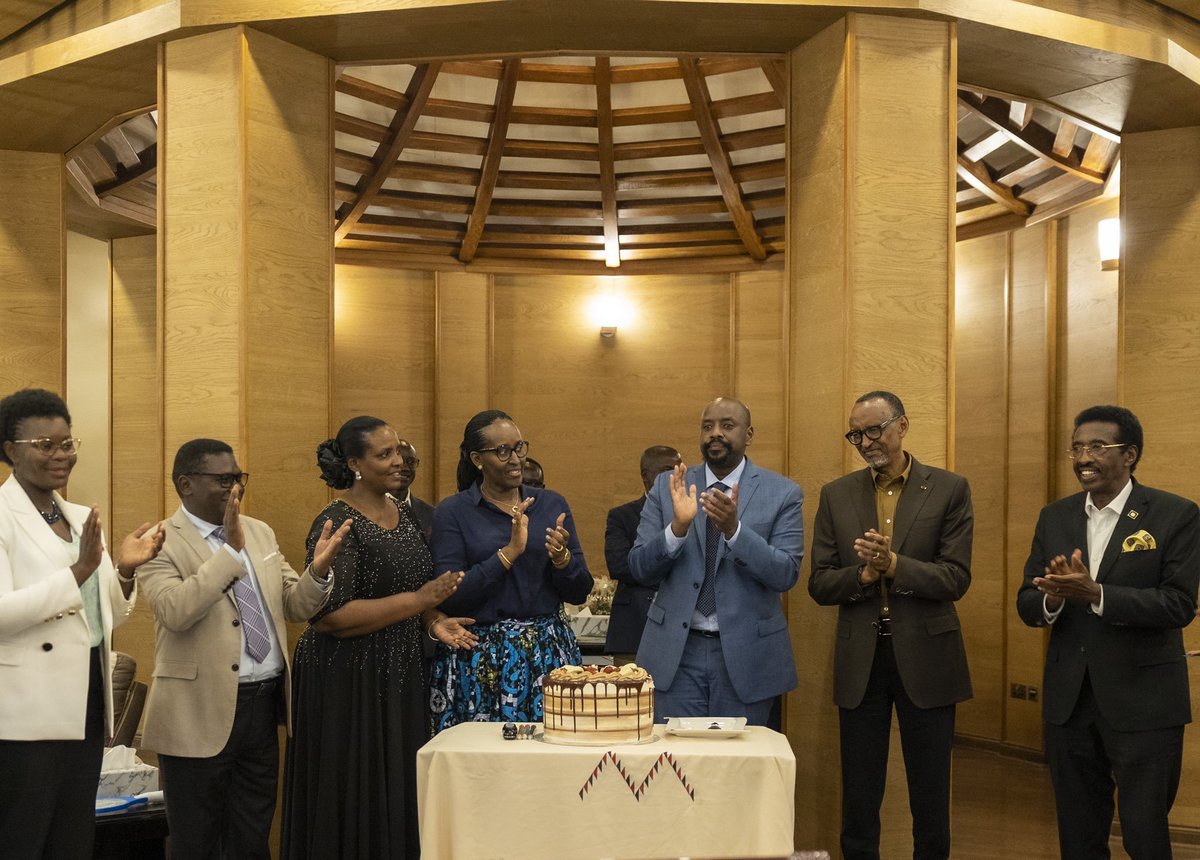 <a href="/UrugwiroVillage/">Presidency | Rwanda</a> <a href="/mkainerugaba/">Muhoozi Kainerugaba</a> Very inspiring indeed. HBD Gen <a href="/mkainerugaba/">Muhoozi Kainerugaba</a> Weibare ahabw'Emikoro. #RUKUNDOEGUMEHO mazima. Ebirungi niho byeija