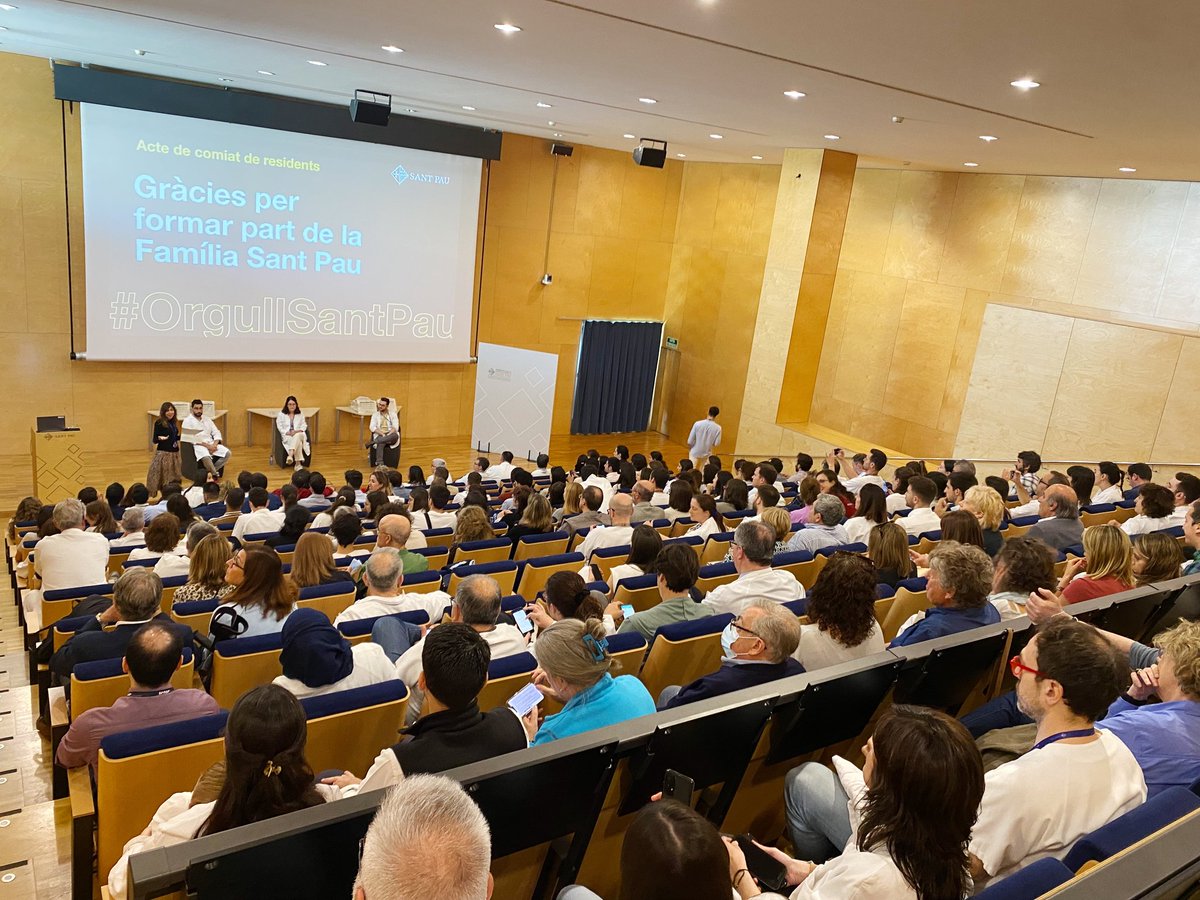 HospitalSantPau's tweet photo. Comença l'acte de comiat de #ResidentsSantPau 2023 👏🏻👏🏻👏🏻

Gràcies per la vostra professionalitat, dedicació, talent, i per formar part de la família Sant Pau. Sou indubtablement #OrgullSantPau!💛 https://t.co/xlzgTv56Hj