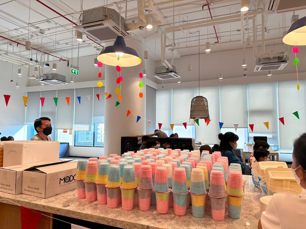 TandBMedia's tweet photo. และจบท้ายด้วย Mini Party ดื่มด่ำกับอาหารและเครื่องดื่มแบบจัดเต็ม และกิจกรรมต่างๆตามธีมตัวการ์ตูนของบริษัทฯในเครือ พร้อมทั้งแจกของรางวัลมากมายภายในงาน 🥳🎉🏖️
#LifeAtTandB #GiveBackDay #VibrateHappiness #HomeofHappy #TandBfamily https://t.co/EYkV8v5T2b