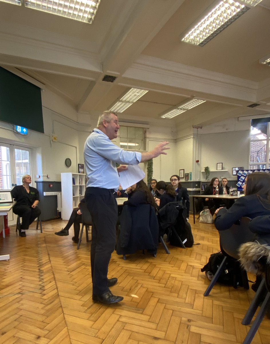 6thChsg's tweet photo. A great start to our Student Leadership Conference today- First sessions reviewing student well-being and tutor reads #teamchsg @MrDevenney @CarshaltonHigh https://t.co/JgTe1UqD52