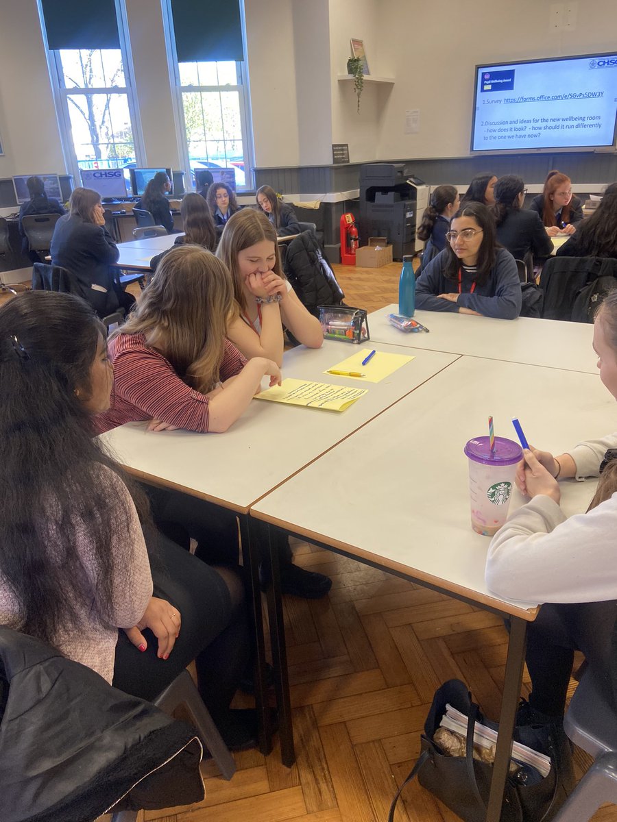 6thChsg's tweet photo. A great start to our Student Leadership Conference today- First sessions reviewing student well-being and tutor reads #teamchsg @MrDevenney @CarshaltonHigh https://t.co/JgTe1UqD52