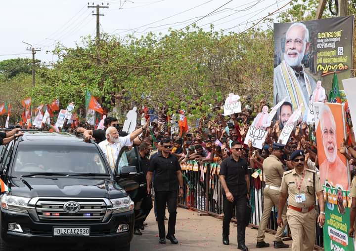 Jayaterthkatti's tweet photo. ದೇವರ ನಾಡಲ್ಲಿ!
#ModiAtKerala
@PMOIndia @narendramodi https://t.co/NQPGn5Cnir