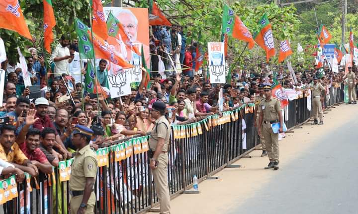 Jayaterthkatti's tweet photo. ದೇವರ ನಾಡಲ್ಲಿ!
#ModiAtKerala
@PMOIndia @narendramodi https://t.co/NQPGn5Cnir