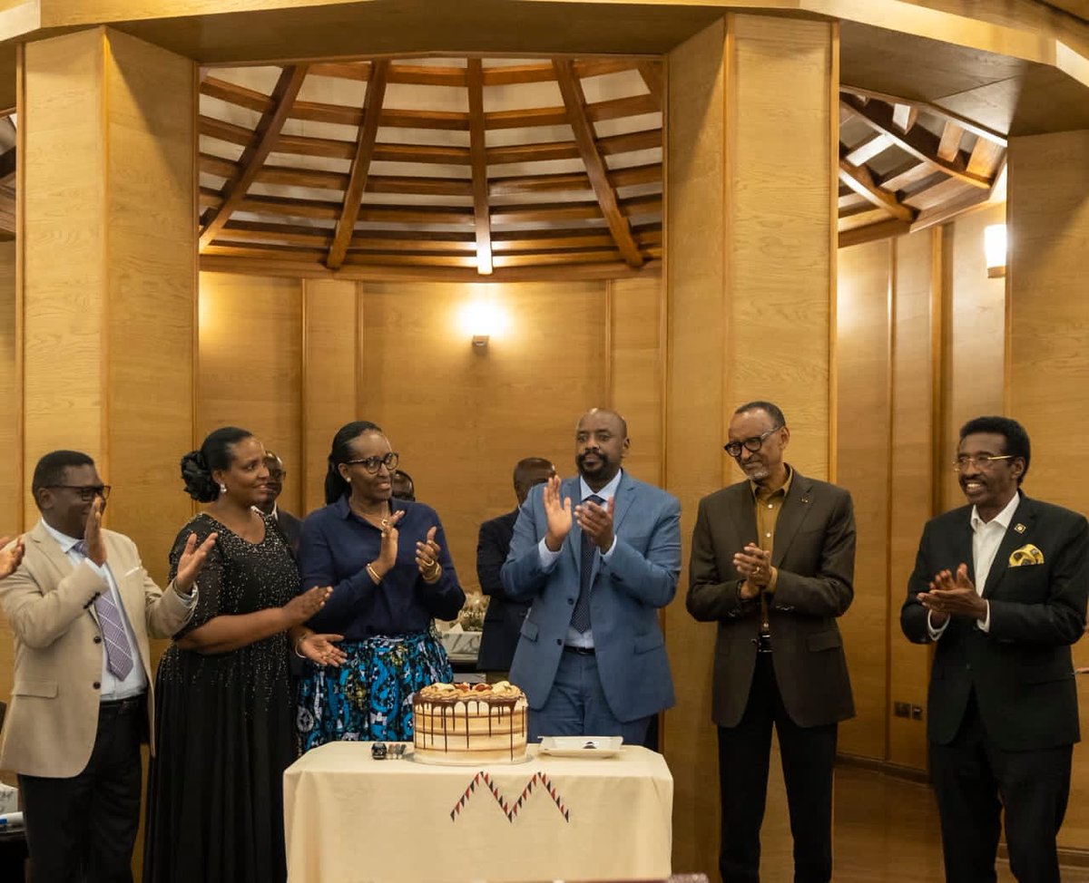 NatsAbubakar's tweet photo. PHOTOS:
The Supreme Leader of our Generation ,General Muhoozi Kainerugaba celebrated his Birthday in lovely style with H.E Excellency Paul Kagame(Uncle ) Of Rwanda
The celebrations of his 49th Birthday took place in Kigali-Rwanda.
Happy Birthday our Next President
#MK49 https://t.co/juqf6izsPx