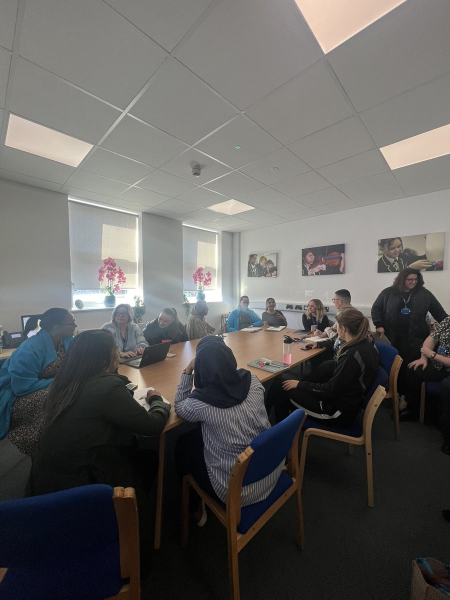 MissBartoletti1's tweet photo. ⭐️ TEAM PASTORAL ⭐️ I am so proud of this hard working team and the First Class environment they have created within our school. They have embedded robust mothership routines keeping our students safe and focused. #improvinglifechances #pastoralcare @PutteridgeHSch #collaboration https://t.co/k7yYBNw6NA