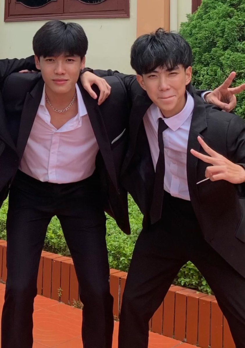 hdson2606's tweet photo. Anh và bạn anh, em muốn xem cặc ai?? 😁 https://t.co/QD8nyNdaZF
