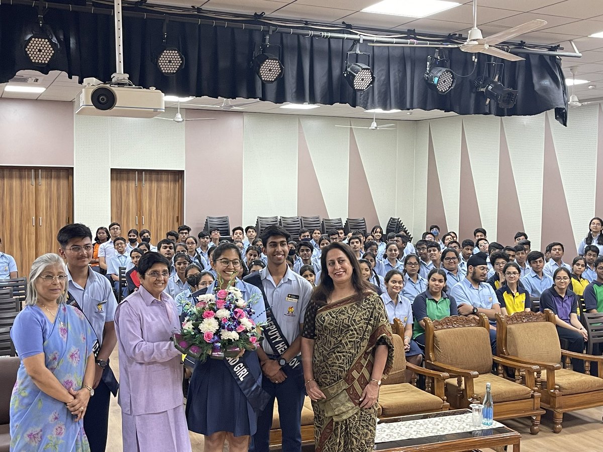 thekiranbedi's tweet photo. Birla Vidya Niketan School @BVN_delhi #LITFEST23 #Author #writing #Reading #AuthorMeet #Students #Childrens
Principal Meenakshi Kushwaha Thank you for the Invitation. https://t.co/XHfPAO91z9
