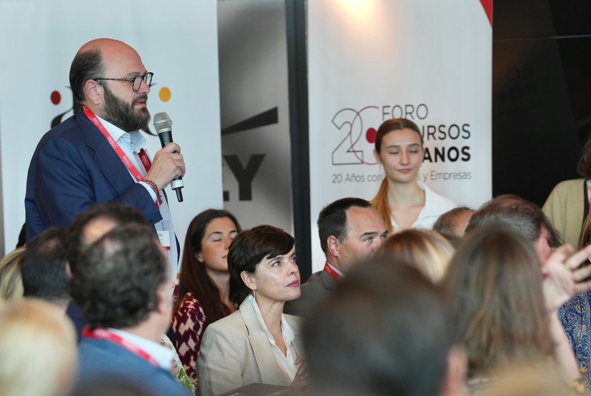 ForoRRHH's tweet photo. 🔴#DIRECTO
👤 Jorge Molinero, @MOLINEROJ CEO @GrupoAtisa
🎙️ “Estamos viendo que lo que demandan las personas es mucha flexibilidad. Poder trabajar de la manera que ellos más necesitan en cada momento”
#20FORORRHH https://t.co/GNy8HYqLrf