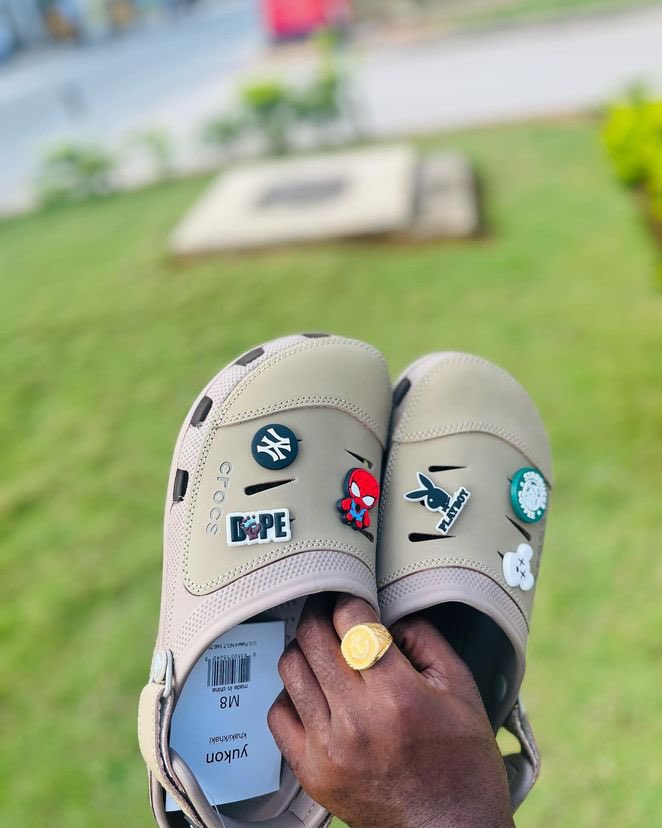 crocskali's tweet image. BEST QUALITY CROCS 

1 pair - 45,000/= tshs ($20)
☎️ : +255769928320
💌 : crocskali@gmail.com

Nationwide delivery 🚚 
#crocscomfort  #crocszn