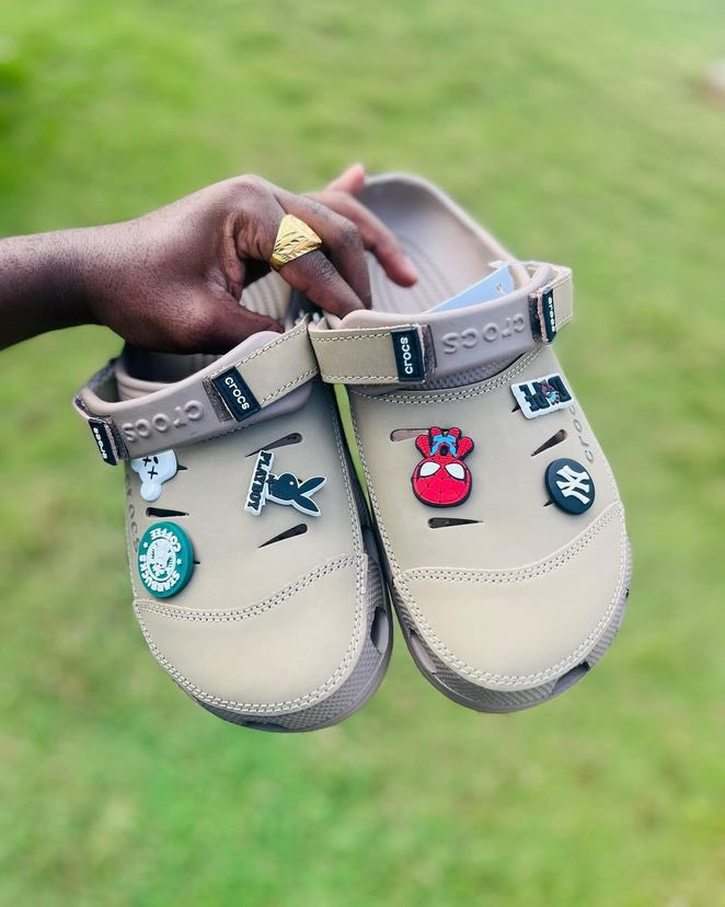 crocskali's tweet image. BEST QUALITY CROCS 

1 pair - 45,000/= tshs ($20)
☎️ : +255769928320
💌 : crocskali@gmail.com

Nationwide delivery 🚚 
#crocscomfort  #crocszn