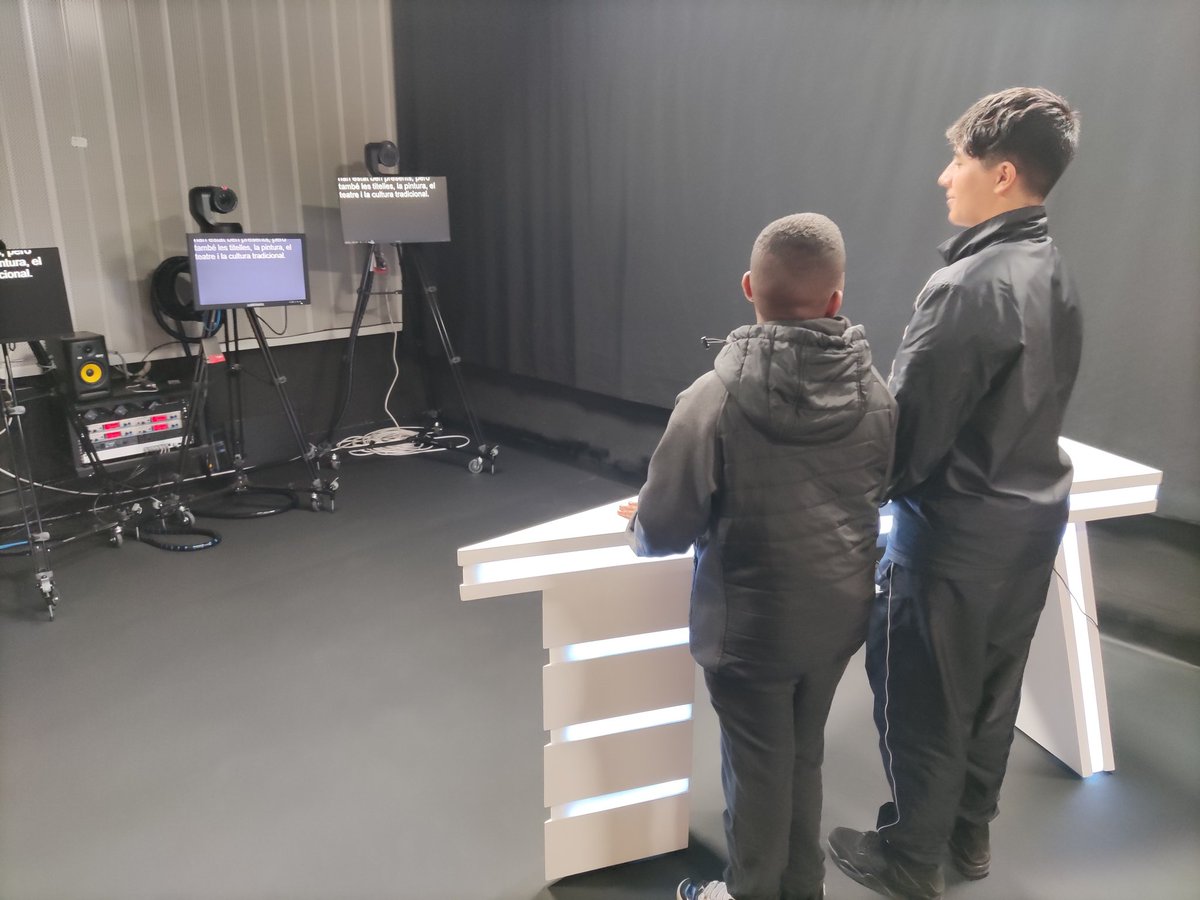🎥 Alumnes de l'<a href="/InsMartaEstrada/">Ins Marta Estrada</a> de #Granollers han visitat #VOTV aquest matí i han pogut conèixer de ben a prop el plató, la sala de realització i la redacció i el funcionament d'una televisió 

👏🏻 Esperem que us hagi agradat!