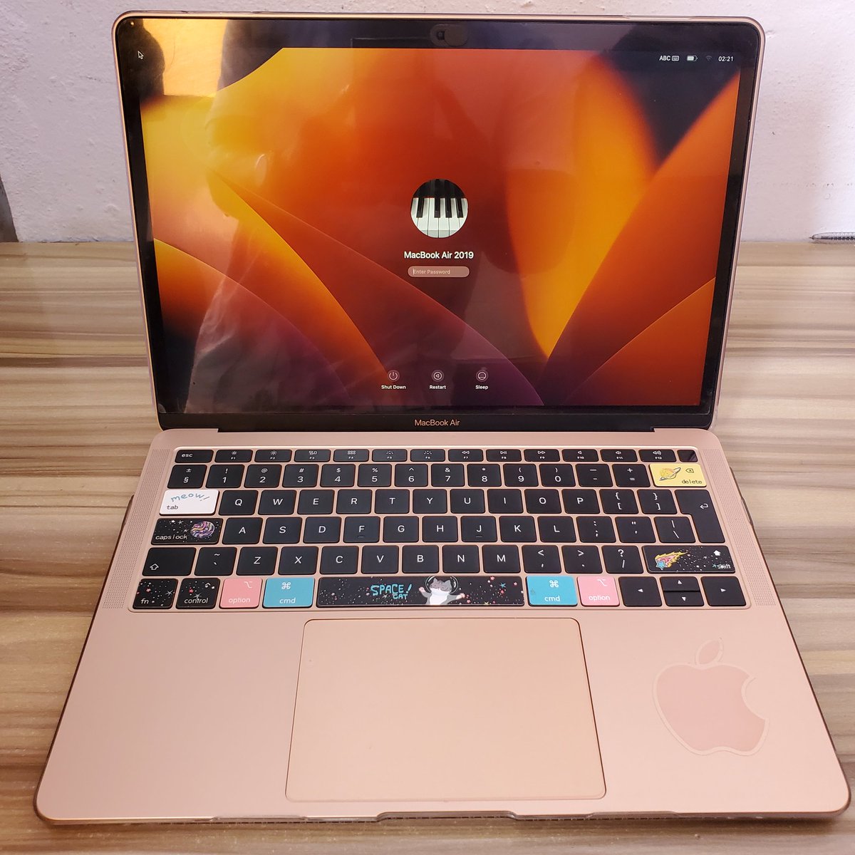GadgetGearNg's tweet photo. Apple MacBook Air 8,2 A1932 ( 13-inch,2019 ).

Touch ID, intel Core i5 ,1.6GHz 8RAM,128GB SSD, MVFM2ZS/A ENG-KB GOLD 

Mint condition 💯.

Price ₦390,000. https://t.co/8KCQCcvELQ