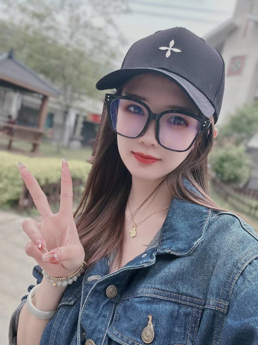 18050482wer's tweet photo. 近期状态
  不想洗头不想化妆[叹气]
有小哥哥可以帮忙吗🥺 https://t.co/sxhVtp1s1V