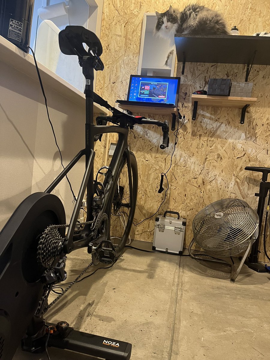 himurockkk's tweet photo. 雨ですね☔️

#zwift
#nozav https://t.co/eDv2nWw5lG