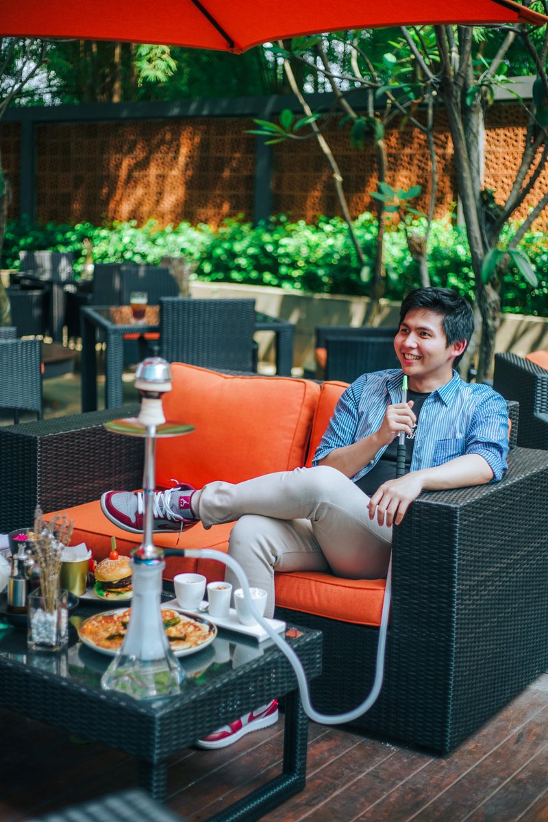 With a shaded Bar, Shisha and a chilled drink in hand. Our Chillin 
Pool Bar is the perfect way to start your stay.

Are you ready to experience our refreshing drinks and a variety of 
menu in an exotic pool space
#GranMeliaJakarta #ALifeWellLived #ChillinPoolbar #Poolbar
