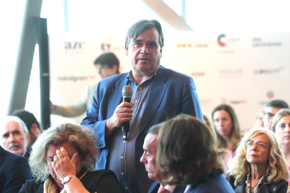 ForoRRHH's tweet photo. 🔴#DIRECTO
👤 @josepcapellguiu CEO en @ceinsa_rh
🎙️"No nos olvidemos de las medianas y pequeñas empresas de dentro del tejido. Es un momento que la generosidad de las grandes empresas está en compartir ese conocimiento a las pequeña”
#20FORORRHH https://t.co/PvhVhb1VAN