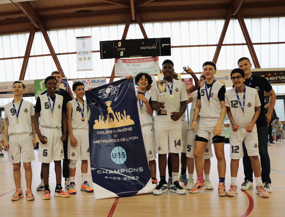 𝐔𝐍 𝐓𝐑𝐈𝐏𝐋𝐄 𝐇𝐈𝐒𝐓𝐎𝐑𝐈𝐐𝐔𝐄 🏆 

3/3 pour nos équipes U15M / U17M / Seniors 3 qui ramènent la coupe à la maison 🏆🔥🔵