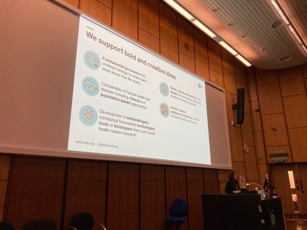 ThomasBray12's tweet photo. And now @Christi_Fowler talks through the range of #DiscoveryResearch fields and disciplines which will produce the bold and creative ideas to transform our understanding of health and wellbeing, as part of our @wellcometrust visit to (a very sunny !) Leeds https://t.co/EJjYUDyZ4a