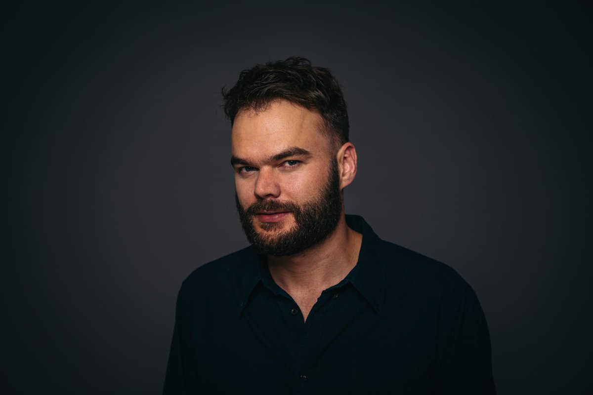 Gisteravond was Harmen Ridderbos te gast in Perestrojka. Presentator @annejantoonstra sprak met hem over z'n muzikale ontwikkeling, Electropoezie en het nieuwe album Rozenwater en waarom het nieuwe Groningse label Zeevonk Records er moest komen. 
glasnostici.nl/2023/04/25/per…