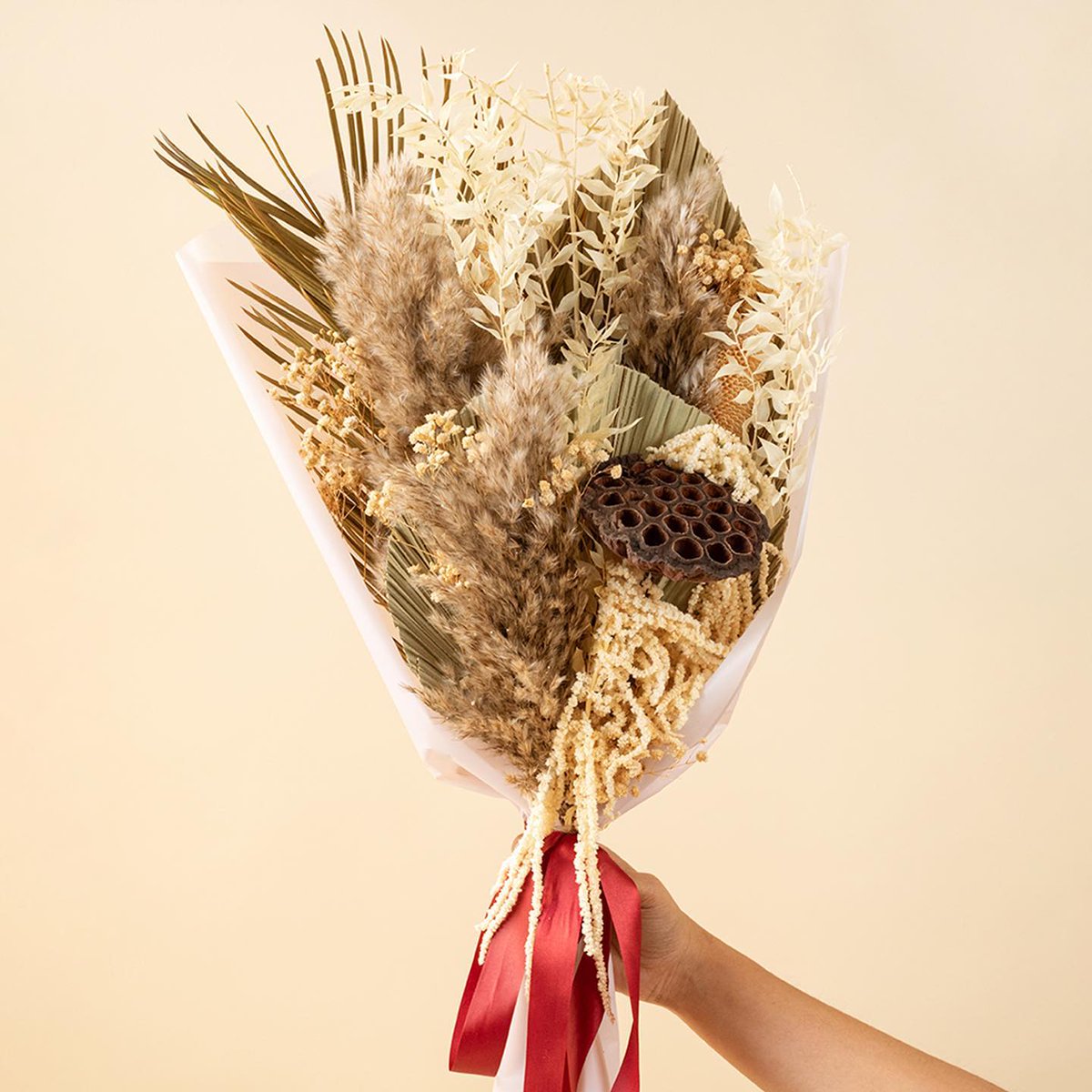 WhisperingHomes's tweet photo. Bring some vintage charm into your life with our stunning dried flower bouquets. Shop now and add some everlasting beauty to your home decor.
#driedflowers #flowers #bouquet #driedflowerbouquet #vintage #whisperinghomes #whisperinghomesdecor #whisperinghomeschandigarh https://t.co/VHM9JI54jW