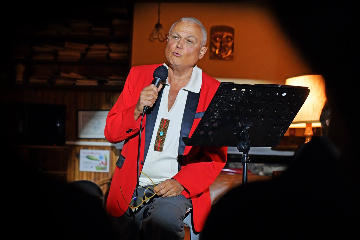 EcoleCross's tweet photo. 🏠 Ce lundi 24 avril, Richard Cross a accueilli de très beaux invités à l’occasion de la 1ère édition de “Chansons à la Maison”. 🏠

👉 Parmi eux : Douchka, Marina VB, Olivia Deschamps, Flavien Hoyeau, Elysabeth Forgo et Zachary Debrun.

Un très beau moment de partage musical. 💜 https://t.co/XETgE9tUt0