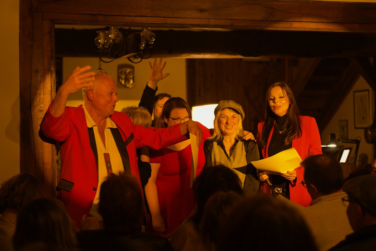 EcoleCross's tweet photo. 🏠 Ce lundi 24 avril, Richard Cross a accueilli de très beaux invités à l’occasion de la 1ère édition de “Chansons à la Maison”. 🏠

👉 Parmi eux : Douchka, Marina VB, Olivia Deschamps, Flavien Hoyeau, Elysabeth Forgo et Zachary Debrun.

Un très beau moment de partage musical. 💜 https://t.co/XETgE9tUt0