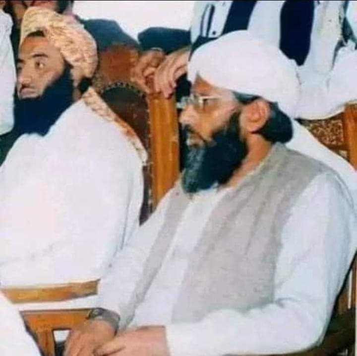 asadllju's tweet photo. قائد جمعیت حضرت مولانا فضل الرحمٰن صاحب اور قائد امام سنی  انقلاب امیرعزیمت حضرت علامہ حق نواز جھنگوی شھید رحہ کی یادگار تصویر https://t.co/Diey3idKfK
