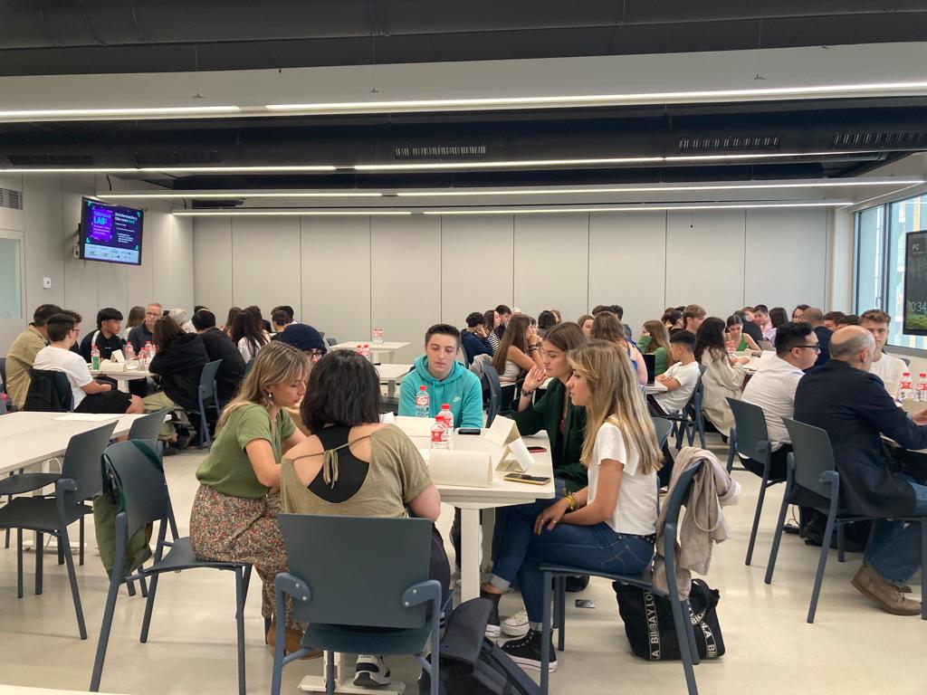 provuldigital's tweet photo. ✅Seguimos en @USPCEU @USPCEUHumYCom  
#FakeNewLAB: Desinformación y fake news GenZ,  

Compartiendo y aprendiendo todos juntos para poder combatir la #desinformación y las #fakenews

👌🏻Los mejores profesionales con grupos de la #generaciónZ https://t.co/ydhzoZHiXa