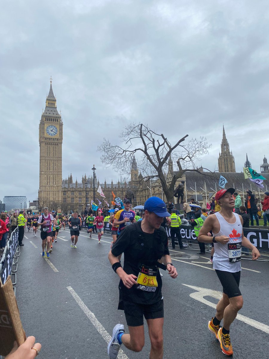 Sports massage learners treated children with Cancer Charity runners during the London Marathon. 

They were recognised for their efforts, and the experience was inspiring. #SportsMassageForACause #LondonMarathon #CharityEfforts #MoultonMade