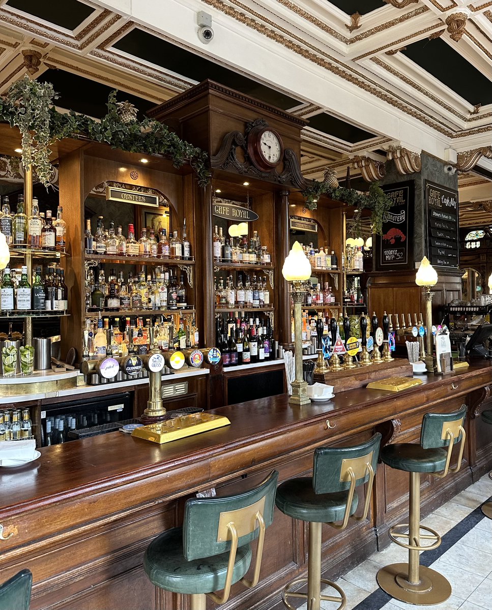 CafeRoyalEDN's tweet photo. Weโre open all day from 11am, serving 16 beers from across Scotland, come try oneโฆ.or a few.
.
#scotland #edinburgh #bardesign #backbar #scottishbeer https://t.co/Ev5EJUsb2c