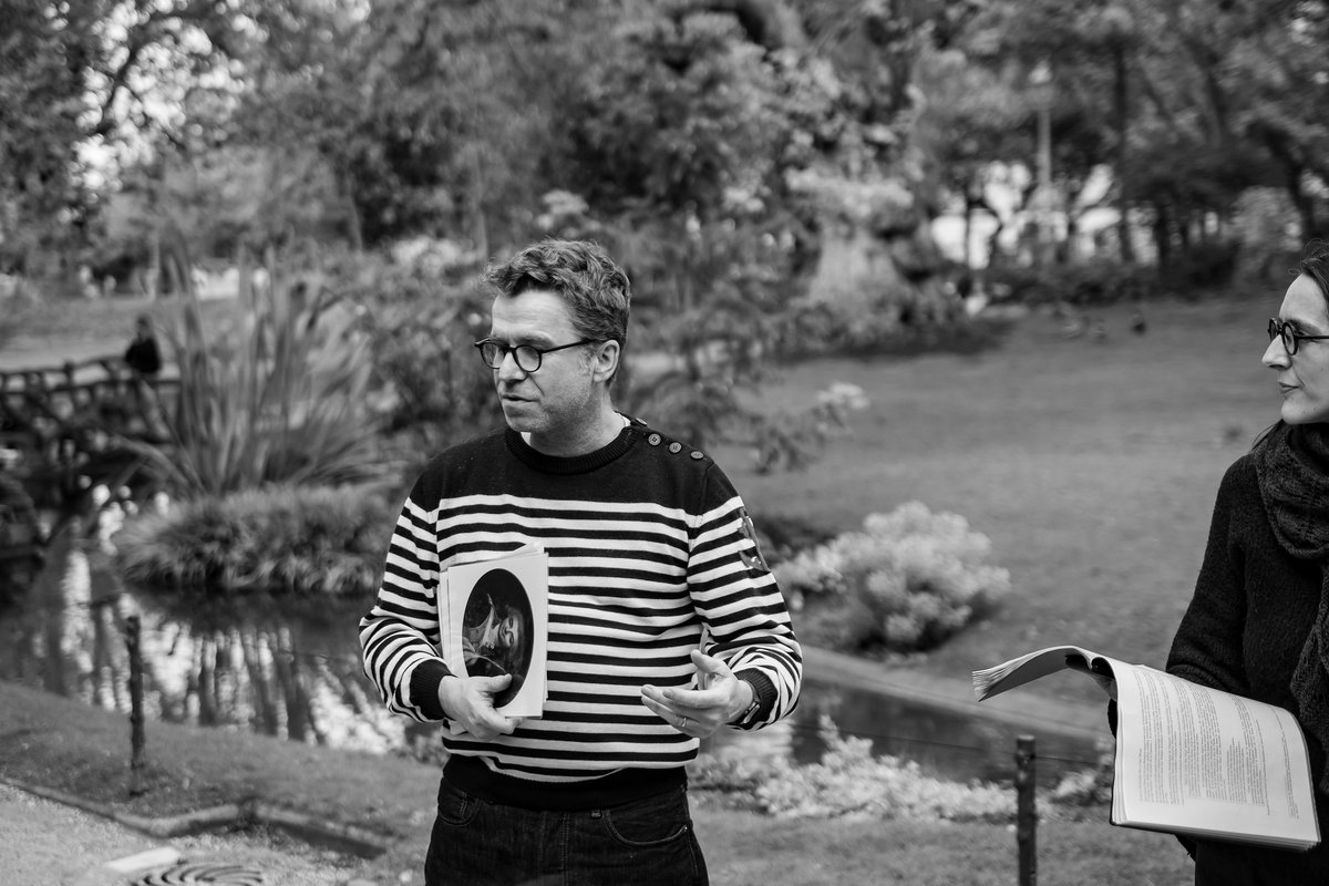 Souvenir de la balade poétique du cycle Léon Dierx samedi dernier au square des Batignolles : l'île de la Réunion (il était question d'Antoine Bertin à ce moment-là). Prochain rdv le 3/6 : le Parnasse contemporain