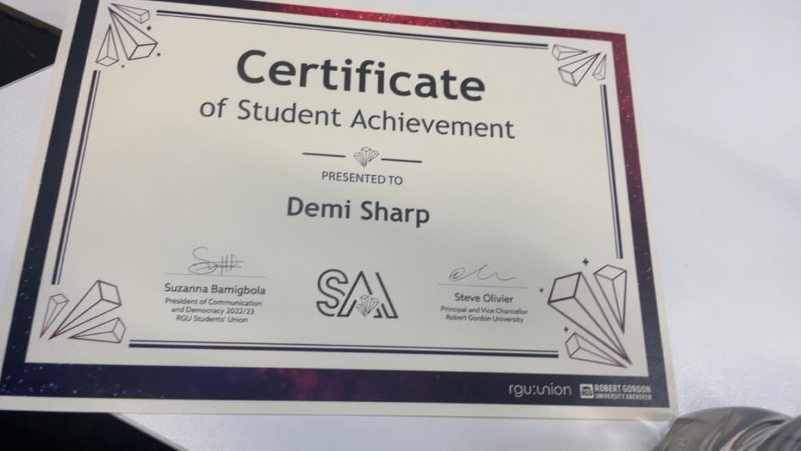 Demi Sharp tweet media