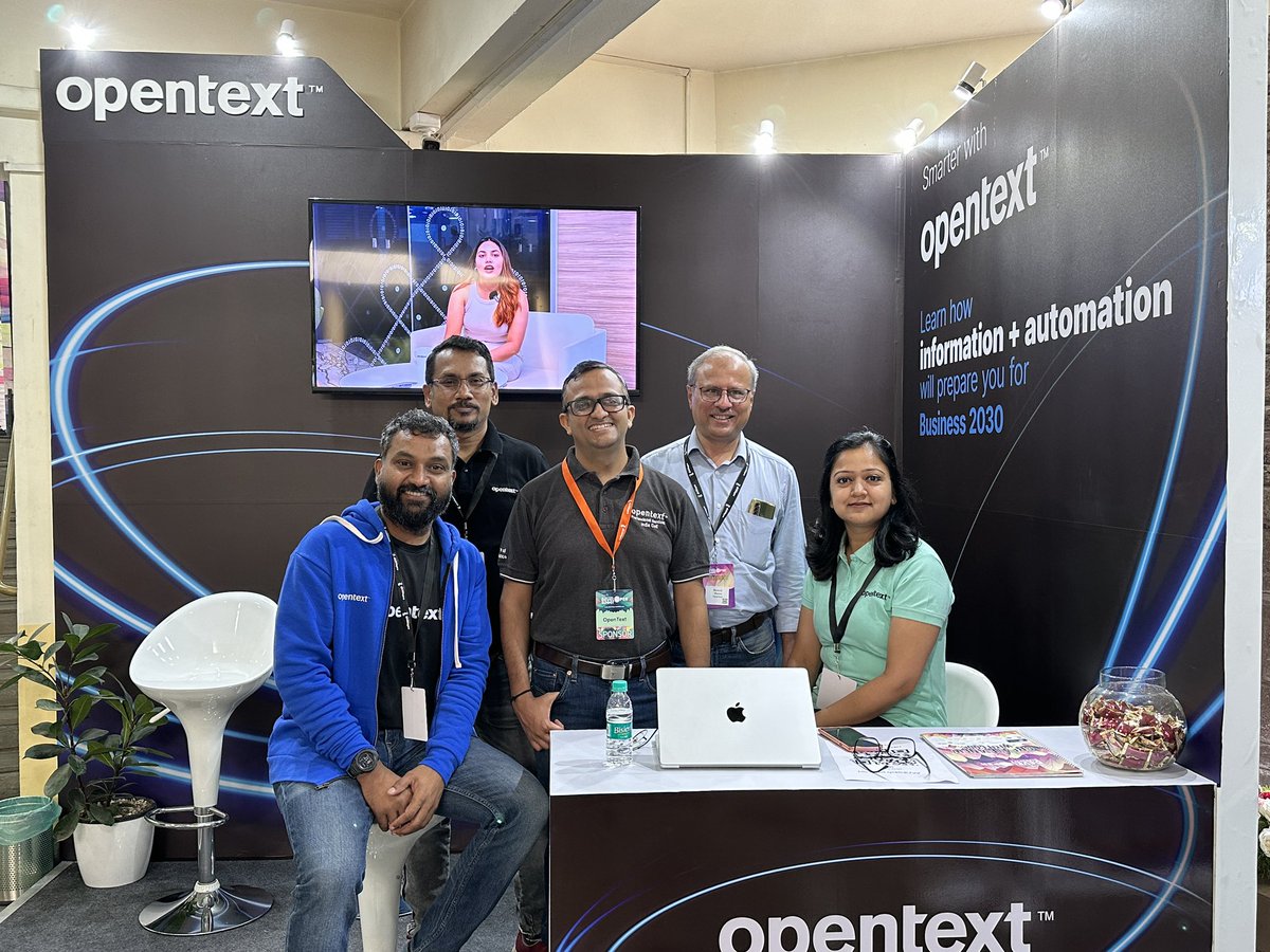 ajityohannan's tweet image. Dream team at #GIDS #DeveloperSummit @OpenText