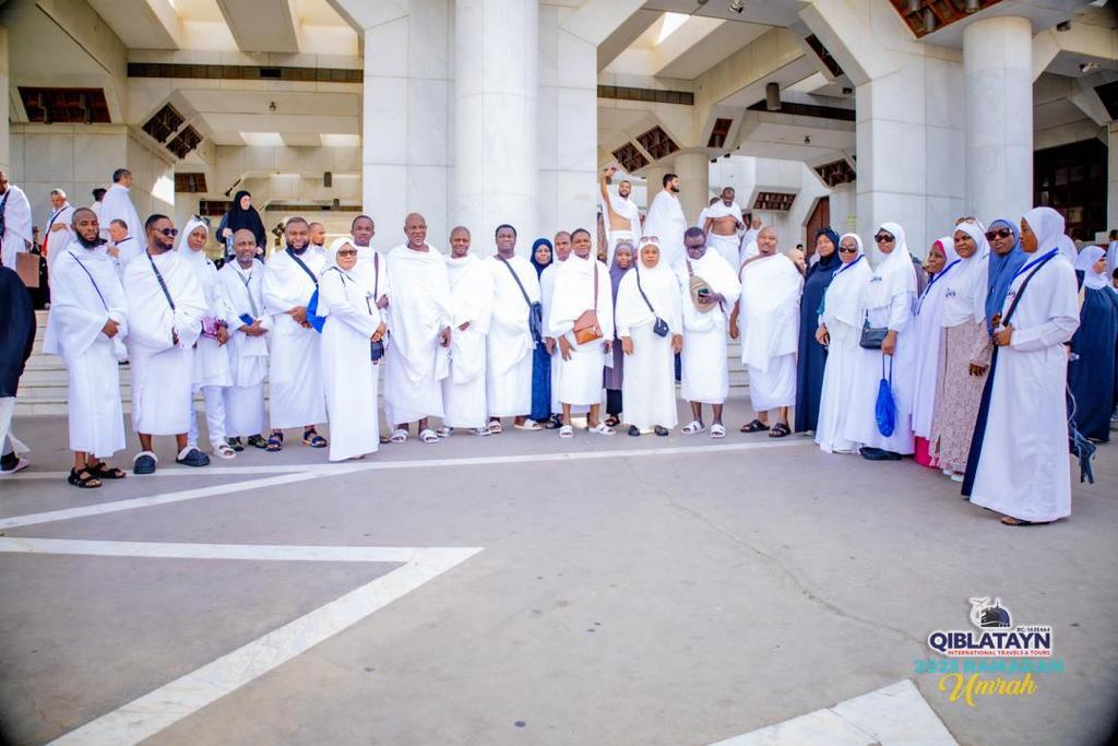 HajjReportersNG's tweet image. Photo Speak: Qiblatayn Travels Umrah Pilgrims in Makkah, Saudi Arabia. #umrah #Ramadan2023
