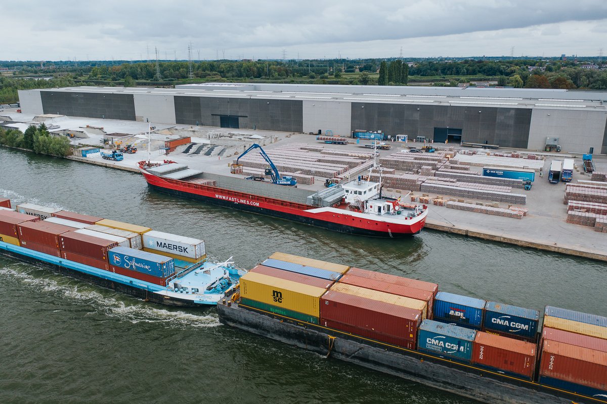 BE_shipowners's tweet photo. Shortsea shipping is the transport of goods by sea and riversβ
Shortsea picks cargo up deep into the hinterland and delivers it almost at the customers doorstep. Shortsea plays a vital role in reaching EU goals of reducing greenhouse gas emissions.
#BoldlyBEyond #fastlines https://t.co/qXjtqgFdru