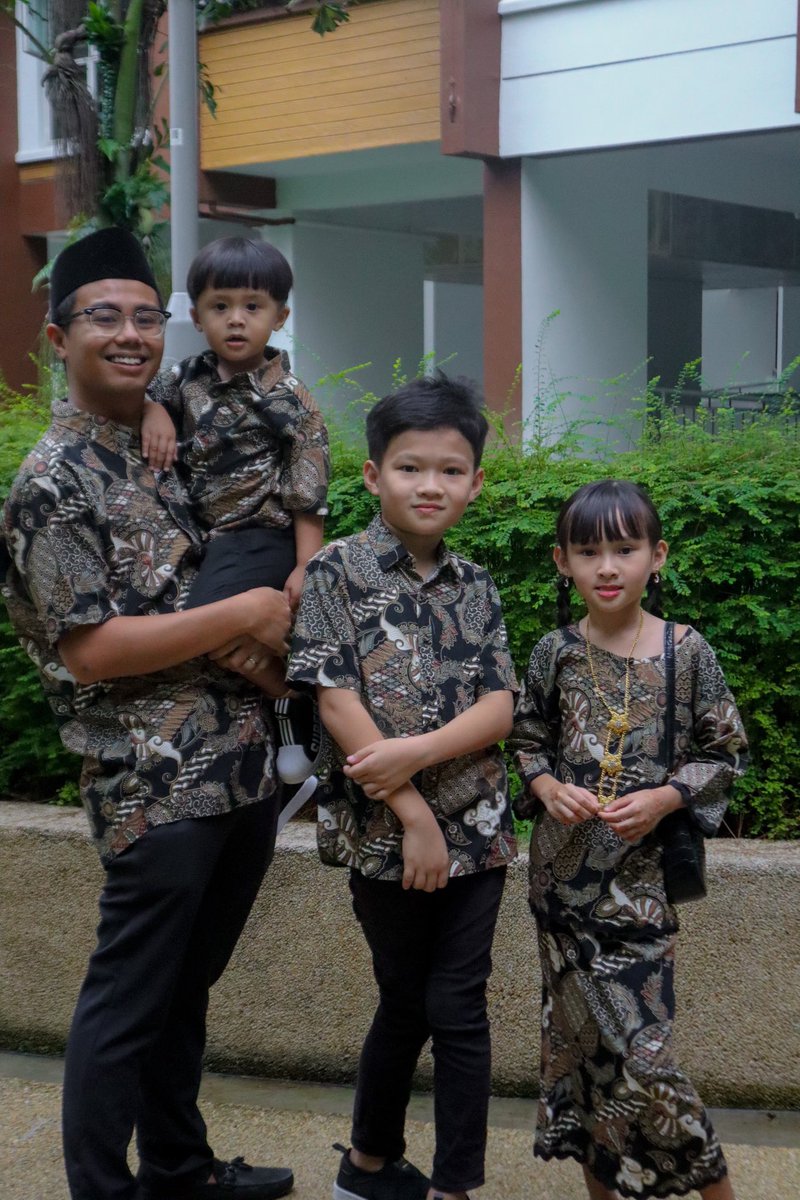 michycheng's tweet photo. My family 🩵 https://t.co/dunXvk1juC