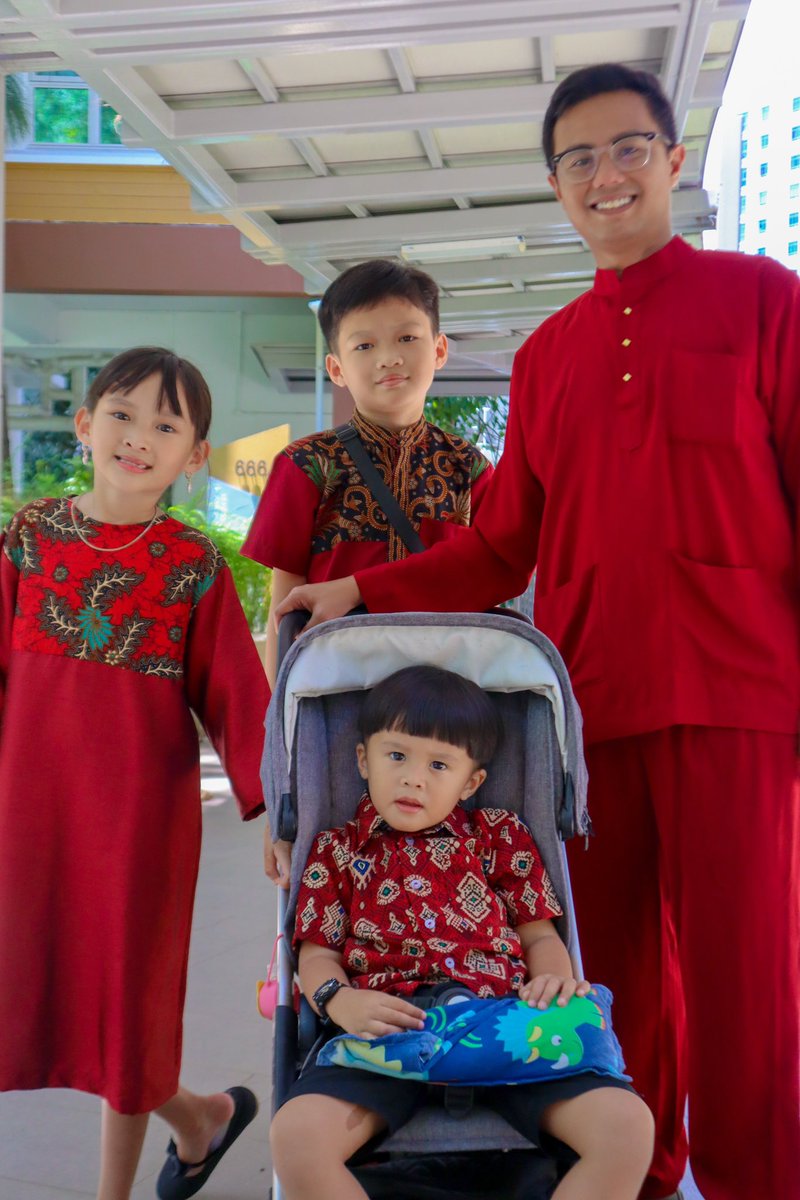michycheng's tweet photo. My family 🩵 https://t.co/dunXvk1juC